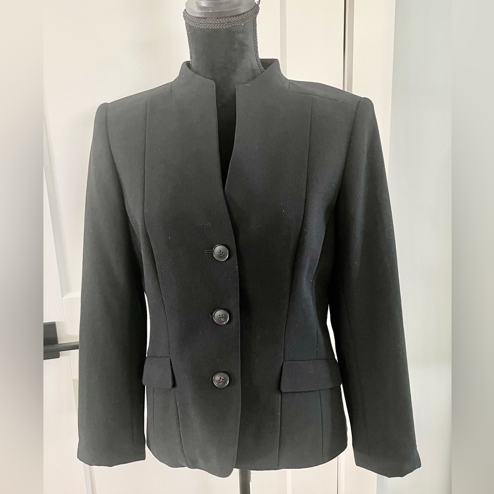 Lafayette 148 New York 100% Virgin Wool 3 button blazer